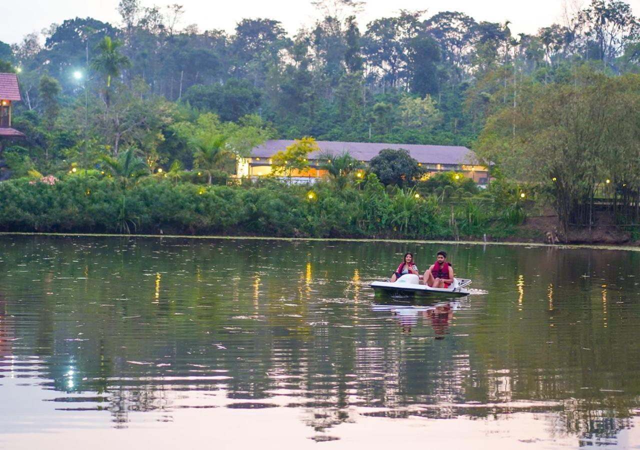 Niyatma Wayanad Pool Resort By Voye Homes Buitenkant foto