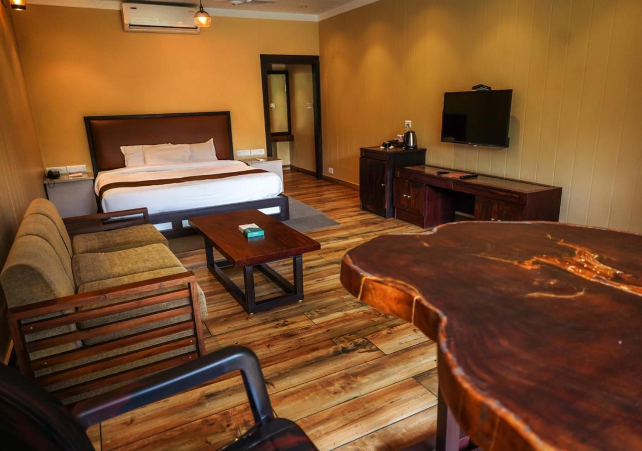 Niyatma Wayanad Pool Resort By Voye Homes Buitenkant foto