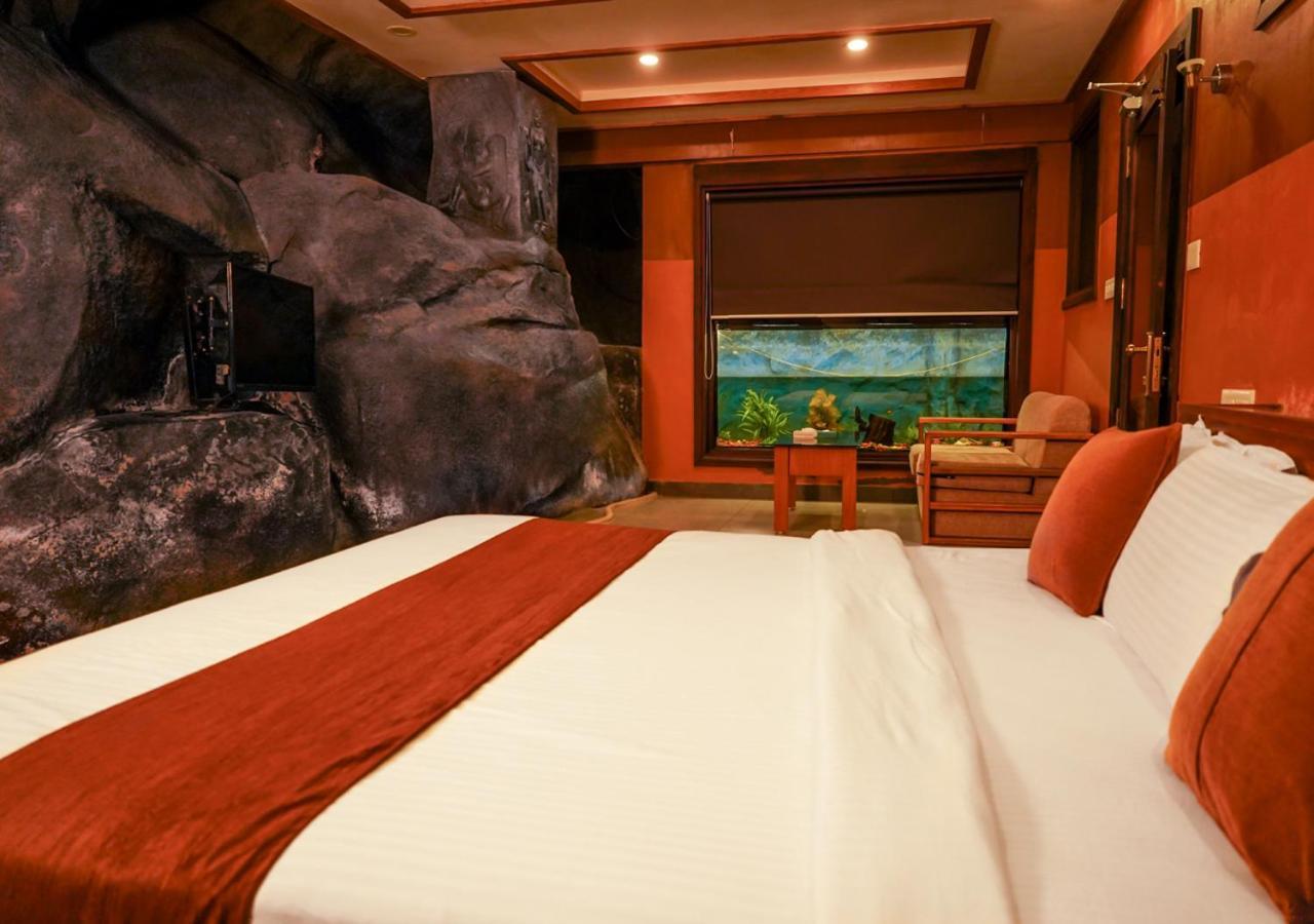 Niyatma Wayanad Pool Resort By Voye Homes Buitenkant foto