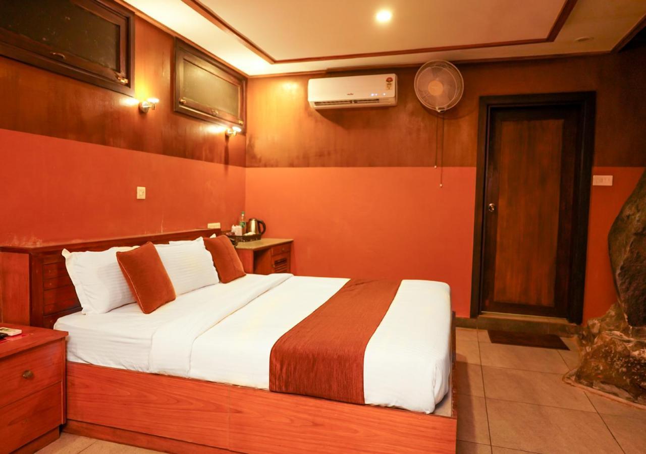 Niyatma Wayanad Pool Resort By Voye Homes Buitenkant foto