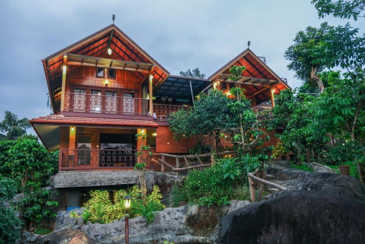 Niyatma Wayanad Pool Resort By Voye Homes Buitenkant foto